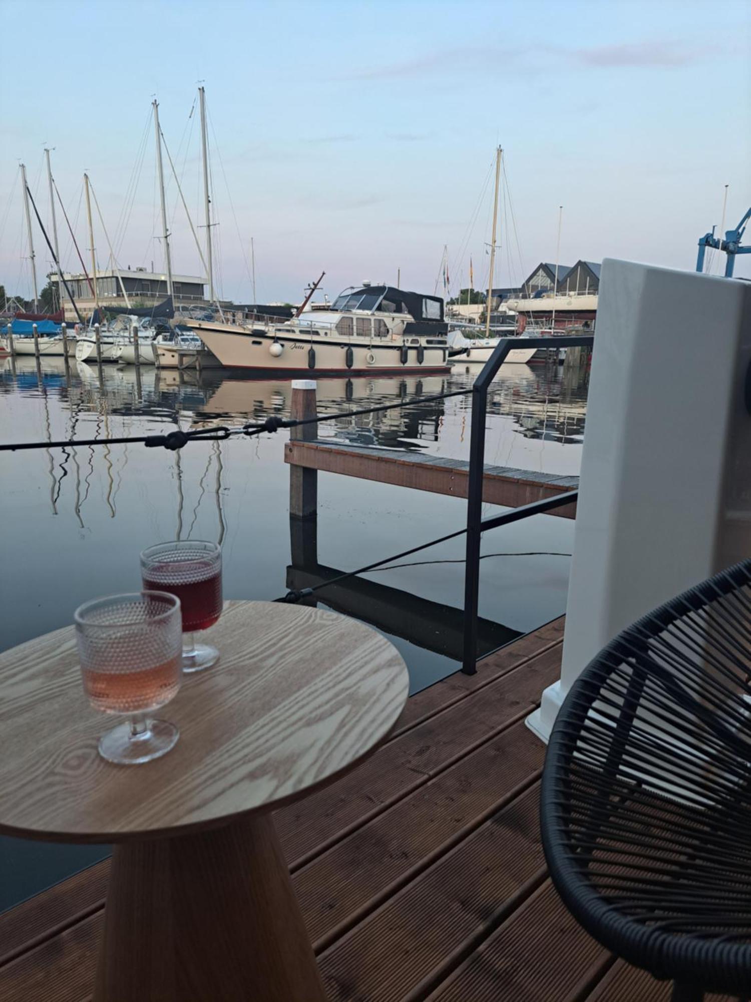 Cosy Tiny Houseboats Near Beach And Restaurants By Weltevreden Experience Zeewolde Ngoại thất bức ảnh